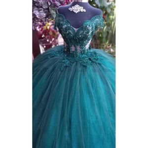 Green Quinceanera klänningar applikationer spetsar av axel söt 16 mexikanska flickor puffy tyll vestidos de xv anos