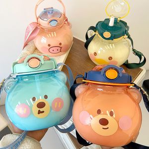 Bear Head Plastic Water Flaskor Söta Big Belly Water Cup High Value Portable Oblique Cross Straw Cups Stor kapacitet Sommar