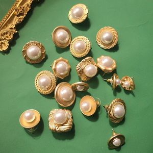 Stud Elegant Vintage Matte Gold White Pearl Orens Metal Stallings for Women Girls Party Jewelry Huanzhi Autunno Inverno