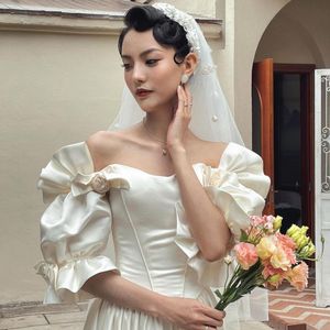 Brudslöjor VS323 Bröllopsdekorationer för brud Orientaliska slöja Brides elfenbensspetsband Flower Applique Sweet Fresh Styelbridal