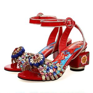 Damer 2022 patent sandaler klänning skor äkta kvinnor chuckly höga klackar retro kikstå bröllop fest sexigt tryck spänne rem diamant 3d blommor färgglada siz 483