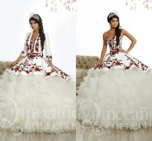 Czerwony Appliqiues Princess Quinceanera Sukienki z kurtką Koronki Corset Powrót Sweetheart Haft Aplikacja Pom Sweet 16 Dress Vestidos de