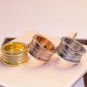 12 mm Breite B Buchstabe Marke Klassische Designer Männer Frauen Eheringe Mode Luxus 316L Edelstahl Galvanik 18 Karat Gold Koppler Diamant Ring