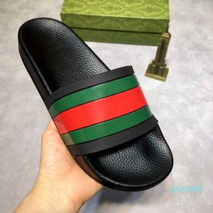 Pantofole da uomo Pantofole estive Sandali da spiaggia Scivoli da spiaggia Moda Pantofole per il tempo libero Sandali da donna Scarpe da bagno per la casa Modello classico con stampa di lettere 2022