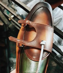 Designer-2018 moda uomo scarpe eleganti mocassini in pelle cioccolato scarpe da sposa uomo scarpe da lavoro appartamenti vintage di colore sfumato