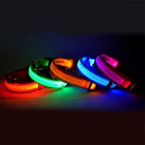 Nylon Led Pet Dog Collare luminoso Night Safety Lampeggiante Glow In Dark Dog Cat Guinzaglio Forniture per animali domestici regolabili Accessori 7 colori 220610