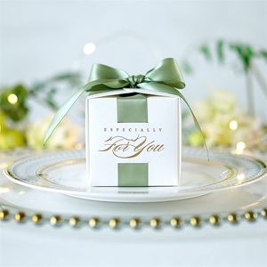 結婚式の好意ギフトボックスのお土産と洗礼のためのリボンキャンディーES
