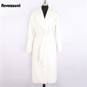 nerazzurri冬の長い白い黒い暖かいふわふわしたフェイクファーコート女性長袖ベルトラペルスタイリッシュな韓国ファッションボタン210917