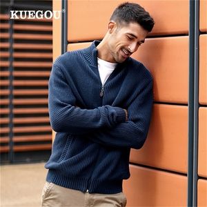 Kuegou 100% Cotton Autumn Winter Clothing Semi-High Collar Mans tröja varm kappa Streetwear Fashion Sticked Men Outwear 8947 201224