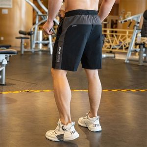 Męskie fitness Shorts Mężczyźni sportowi oddychającą szybkie suszące trening siłowni joggery zip kieszeń 220524