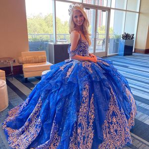 Königsblaues goldenes Quinceanera-Kleid 2023, bauschige, knisternde Spitze, süßes 16-Ballkleid, Glitzer-Tüll, Vestidos De 15 Anos, Schnür-Korsett-Rücken, kalte Schulter, herzförmiges Quittenrot