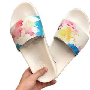 Rendering acquerello Pantofole con lettera colorata Parigi Fiore scozzese piatto antiscivolo Usura esterna Coppie Infradito Marchio di lusso Coppie Sandali Uomo Donna Scarpe da spiaggia