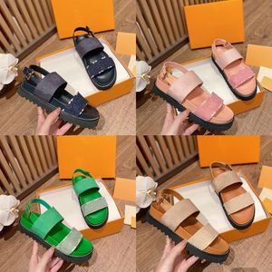 Designer Damsandaler Paseo Flat Comfort Sandal Kalvläder på Trend Style Sommar Mono Gram Denim Grafisk Signatur Guldton Spänne Gummi Yttersula dayremit