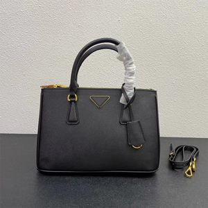 High-end Classic Evening Bags with Perfect Hardware Details