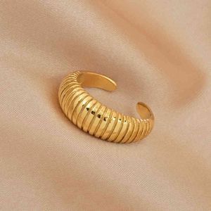 Anillos De Oro De Fundición al por mayor-Nuevo anillo de fundición de hilo dorado de acero de titanio simple de K