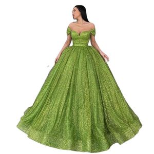 Grönt gnistrande quinceanera prom klänningar från axeln söta 15 klänningar draperad bollklänning vestidos de quinceanera