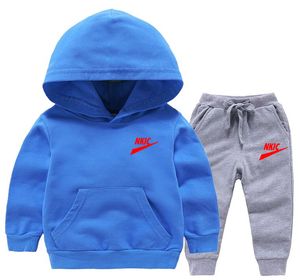 Modemärke LOGO Set Barn Pojkar Flickor Luvtröjor Byxor Kostym Barnkläder Sweatshirts Casual Klassisk Pullover Joggingbyxa 2-8T