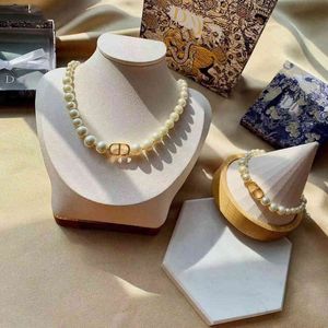 Klassische Perlenketten großhandel-2022 Neue Modedesigner Familie Klassische Perlenkette Frauen Minderheit Einfacher Armbandschmuck