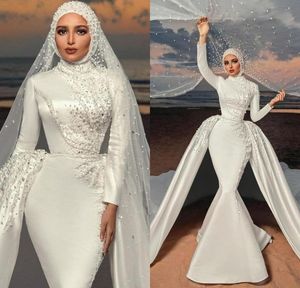 2022 Vestidos de casamento de sereia muçulmanos com trem destacável cetim frisado vestidos nupciais pérolas hijab feitos sob encomenda robes de mariée bes121