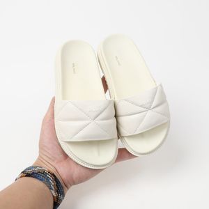 Chinelos de grife para crianças Moda Verão Slip on Shoes Meninos Meninas Sandálias Letra Estampada com Triângulo 3 Estilos