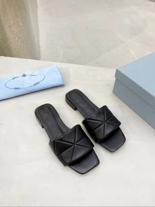 Дизайнерская мода -шоу повседневная обувь женская квартирная мула Письма с тисненой металлической язвы