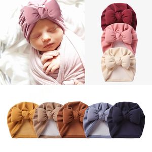 Симпатичные луки детская шляпа зимняя осень сплошной цвет мягкий упругая девочка Turban Hats теплые новорожденные шапочки для капота капота