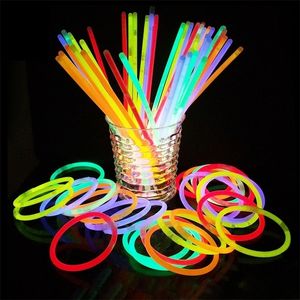50100pcs Glow Güvenli Çubuk Kolye Bilezikleri 7 Renk Floresan Etkinlik Şenlikli Parti Konser Dekoru Neon Işık 220812