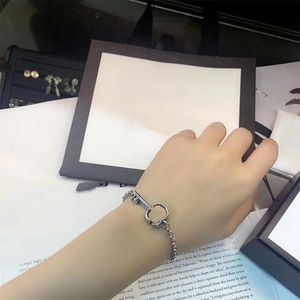 Новые браслеты с ключами Классическая мода Мужские Дамы Пары Роскошные украшения для помолвки Переплетение Европейские и американские популярные дизайнерские браслеты Женские подарки