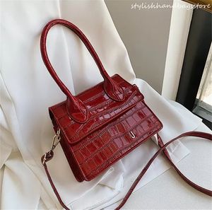夏の女性の財布とハンドバッグ2022新しいファッションカジュアルな小さな正方形のバッグ高品質のユニークなデザイナーショルダーメッセンジャーバッグH0203