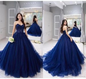 2022 New Strapless Ball Gown Prom Quinceanera 드레스 빈티지 Navy Blue Lace Appique Ball Gown 형식 달콤한 15 파티 드레스