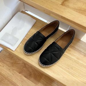 2022 Designer Luxury Horseshoe Flat Dress Shoes Ladies Soft Soles Women Four Seasons Stivaletti da donna Dimensioni 35-42 hanno scatola