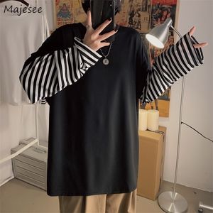 Männer Langarm T-shirts Gefälschte Zwei Stücke Freizeit Chic Gestreiften Patchwork Ulzzang Frühling Koreanischen Stil BF Lose T-shirts Teenager Retro 220813