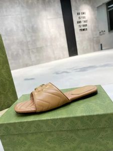 2022 Ny designer design mode kvinnor broderade sandaler läder låg häl skor 34-44