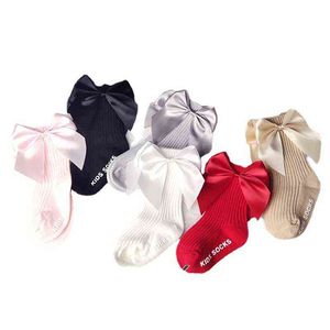 Nyfödda barnstrumpor Antislip Medium Tube Socks med Bow Summer Comfort Breatble Year Baby Girls Accessories J220621