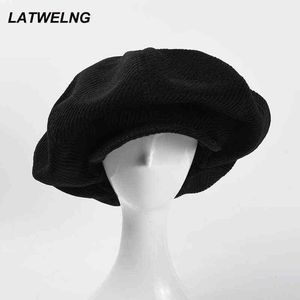 2021 autunno inverno nero velluto a coste cappello ottagonale per le donne del progettista versione grande cappello nuvola cappello retrò pittore all'ingrosso J220722