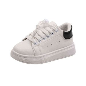 2022 primavera nuovi bambini moda morbida bianca ragazzi scarpe sportive stile coreano studenti lace-up sneakers leggere per ragazze versatile Y220510