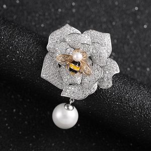 Kvinnor Brosch Blommor Fashion Corsage Pearl Broscher för kvinnor 3a Zircon Lady Pins Vintage Elegant Full Klänning Pins Top Quanlitly Knapp Pin Scarf Spänne