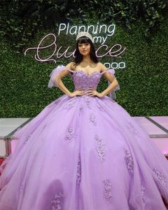 ラベンダーレースプリンセスボールガウンQuinceanera Dressesアップリケリボンビーズスウィート16ガールズパーティーVestidos de 15