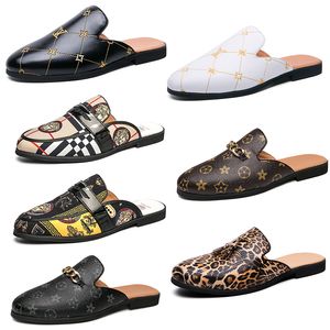 Högsta kvalitet män lyx märke designer tofflor horsebit galler mönster sandaler äkta läder mulor svart bruna flip flops mens casual lata skor oss 12