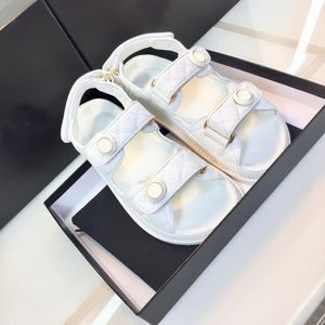 Designersandaler Klassiska Svarta Slides Damsandaler Kristall Kalvläder Fritidsskor Quiltad Plattform Sandal Sommar Strandtofflor