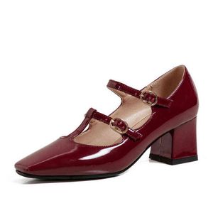 Mary Janes Red Women Shoes Moda Patente Couro grosso de salto alto Bombas 2021 Summer Sapatos de festa de casamento de outono Mulher H220426