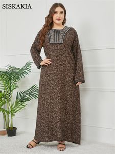 Siskakia plus size woman klänning lång vintage etnisk blommig o nack full klänning lösa arabiska muslimska kläder kaffe broderad 220527