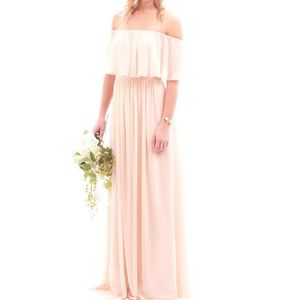 2022 Abiti da damigella d'onore lunghi in chiffon Elegante rosa con spalle scoperte Beach Bohemian Maid of Honor Wedding Party Plus Size Prom Gown