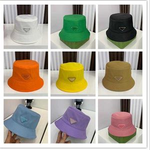 Designer Nylon Bucket Hats Caps f￶r kvinnor och m￤n 9 f￤rger av god kvalitet Lyxiga damer Mens unisex Metal Triangle Mitted Sun Hat Fisherman