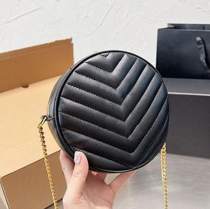 Bolso de hombro circular de diseñador para mujer Cuero de PU en forma de Y para mujer Cadena de hardware de metal Carta Bolso liso Bolso de marca en forma de barril de alta calidad Bolsos cruzados