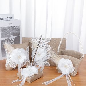 ヴィンテージの黄麻布の結婚式の供給ゲストブックセットリングの枕花のバスケットの花束