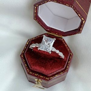 Anel de casamento de moda de luxo clássico 925 Anéis de prata esterlina branco 5a cúbico zircônia quadrado diamante para as mulheres anel amigo jóias tamanho tamanho 5-10 com caixa atacado