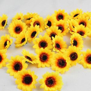 Dekoracyjne kwiaty wieńce 20/50x duży kwiat jedwabny jedwabny sunflower sztuczny fałszywy stokrotka nagłówka do dekoracji pudełka ślubnego