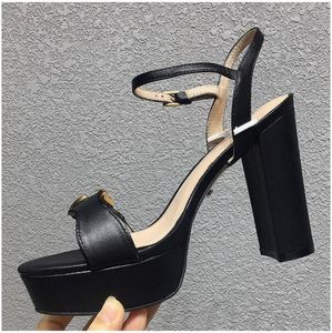 Sko sommarkvinnor Sandaler Luxury Designer Classic Buckle äkta läderskoplattform 13 cm hälband Big Top Quality High Heels Sandal Free Porto