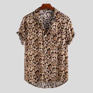 2022 Novo manga curta de manga leopardo camisa homem lapel pescoço solto botão up blusa respirável strado de rua camisetas sexy homens g2205111